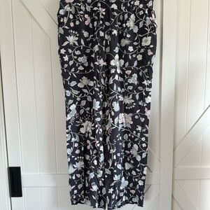 Women's LOFT Gray and Cream Floral Flowy Pants Size Small